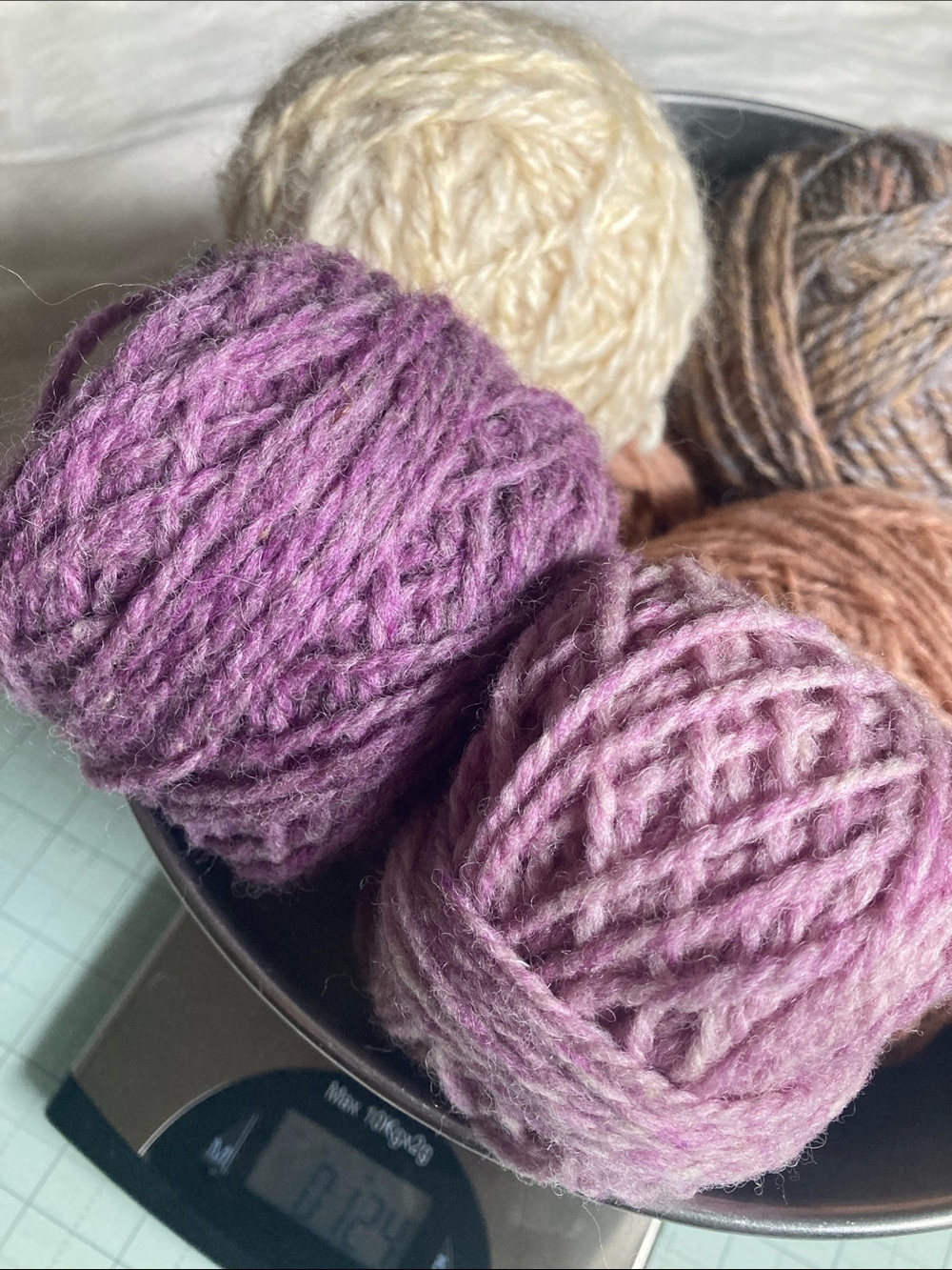 Beautiful 100% Wool Yarn Lot - Picture 4 of 4